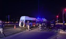Adıyaman’da Feci Kaza! Minibüs ile Otomobil Çarpıştı, 12 Kişi Yaralandı