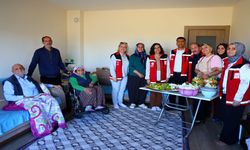 “İyilik Var” Dediler, Kapılarını Çaldılar! Elazığ’da Gönüllülerden Anlamlı Destek