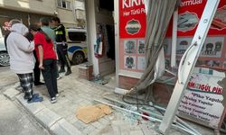 Minibüsle Çarpışan Taksi Dükkâna Daldı! Elazığ’da Korkutan Kaza