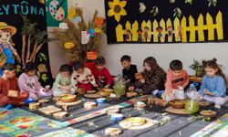 Diyarbakır’da Minikler Gelenekle Buluştu! Zeytin Kırma Etkinliği Düzenlendi