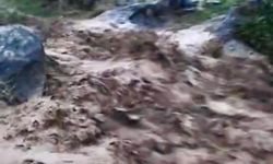 Yağmur Sele Dönüştü! Hekimhan’da Mahalle Sakinleri Zor Anlar Yaşadı