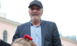 Elazığ’da Cumhuriyet Bayramı Kutlamalarında Minik Öğrencinin Hareketi Yaşlı Adamı Ağlattı...