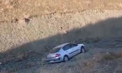 El Freni Unutuldu, Otomobil Dereye Yuvarlandı!