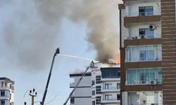 Site Çatısında Korkutan Yangın! Alevler Kısa Sürede Her Yeri Sardı