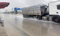 Malatya’da Otobüs Bekleyenlere Yağmur Yetmedi, Bir de Bu Sorun Çıktı!