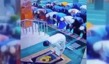 Namazda kalp krizi geçirdi, secdede vefat etti: O anları güvenlik kamerası kaydetti