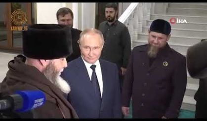 Putin’in camide Kuran-ı Kerim’i öptüğü anlar dikkat çekti