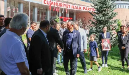 CHP’nin kedisi ’Şero’ Genel Merkez bahçesine defnedildi!