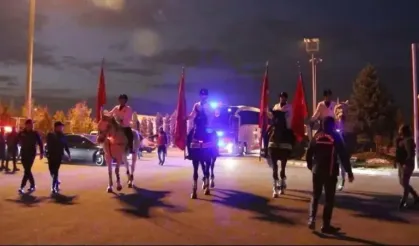 A Milli Futbol Takımı Kayseri’de atlı polislerle karşılandı