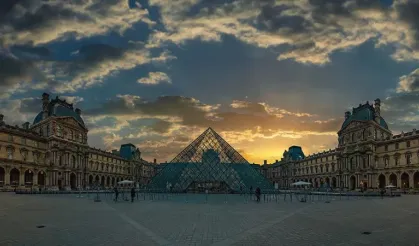 Paris'in ünlü Louvre Müzesi yenilenme sürecine girecek