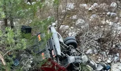 Adana’da kamyonet uçuruma düştü: 1 ölü, 1 yaralı