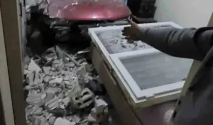 Erzurum'da fren yerine gaza basan sürücü evin yatak odasına girdi