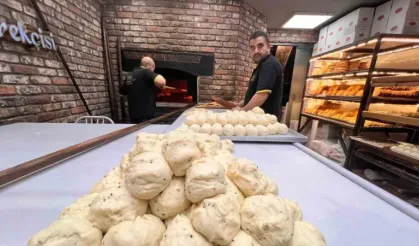 Fırınlarda Ramazan mesaisi sürüyor: Maraş çöreğine yoğun talep