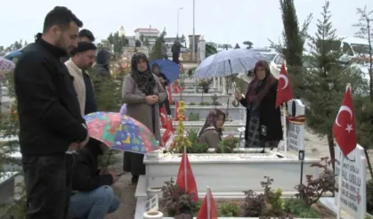 Malatya'da bayramda yas: Mezarlıkta gözyaşları sel oldu