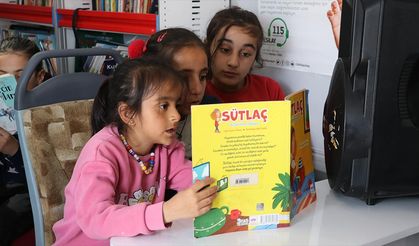 Siirt'te gezici kütüphane çocukların yüzünü güldürdü