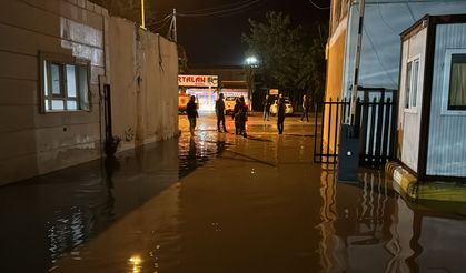 Siirt'te etkili olan şiddetli yağış su baskınlarına neden oldu