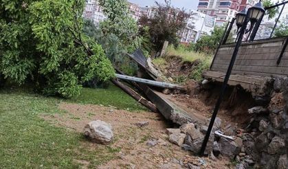 Malatya’da sağanak yağış site duvarını yıktı