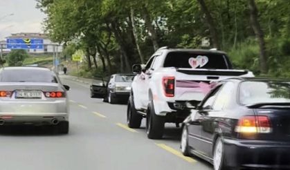Düğün konvoyunda akıl almaz görüntü