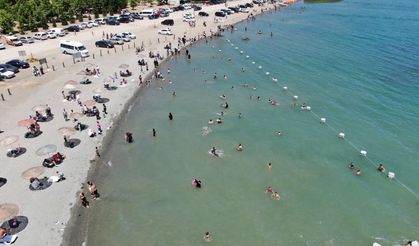 Tatilciler Ege sahillerini aratmayan Hazar Gölü’ne akın etti