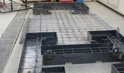 Malatya'da deprem enkazı beton yola dönüştü