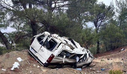 Doğanşehir'de minibüs şarampole devrildi: 1 yaralı