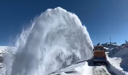 Elazığ’da kapalı köy yollarında çalışmalar sürüyor