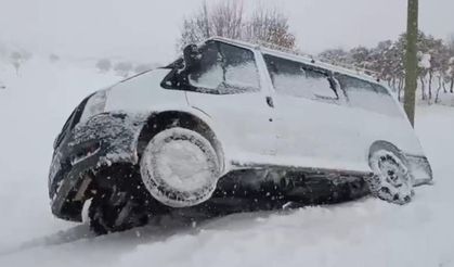 Siirt’te yolda kalan araç ve ambulans kurtarıldı