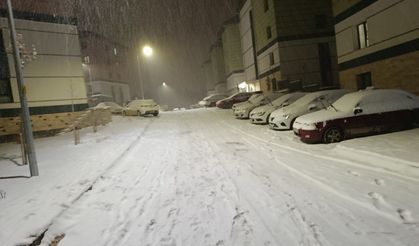 Darende Merkezde Kar Yağışı Etkisini Artırdı