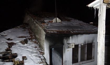 Malatya'da müstakil evde yangın: Mahsur kalan kadın kurtarıldı