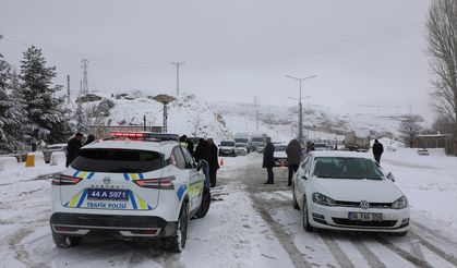 Kar nedeniyle kapanan Malatya-Kayseri kara yolu yeniden ulaşıma açıldı