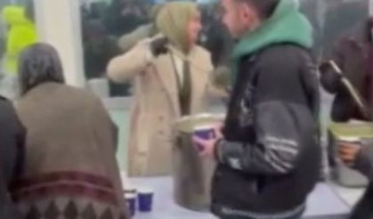 Sivas'ta yoğun kar hayatı felç etti: Yolculara sıcak çorba ikram edildi