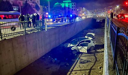 Malatya'da Direksiyon Hakimiyetini Kaybeden Sürücü Sulama Kanalına Uçtu