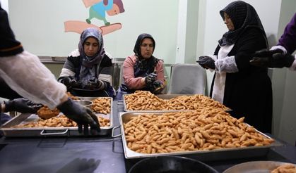 Elazığ'da Gönüllüler el ele verdi her gün 250 ihtiyaç sahibine iftar hazırlıyor