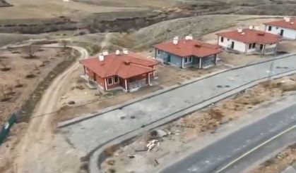Malatya'da Köy Evleri Teslim Ediliyor! Vali Yavuz Duyurdu: O Mahallede Anahtarlar Verildi