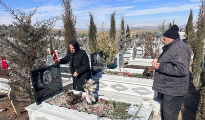 Anne Kızına, Baba Oğluna Sarılı Defnedildi: 6 Şubat’ın Acısı Malatya’da Dinmiyor