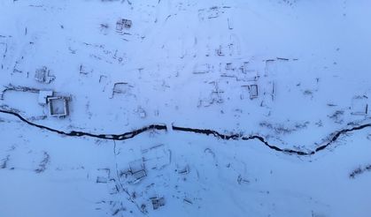 Sivas'ta bir zamanlar tamamen sular altında kalan köy, şimdi de kar altında kaldı