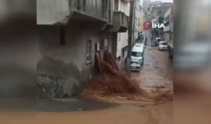 Şanlıurfa'da sağanak yağış sele dönüştü: Ev ve oteli su bastı