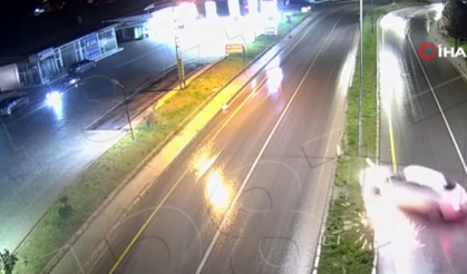 Malatya’da Gece Dehşeti: Araç Refüje ve Direğe Çarpıp Savruldu!