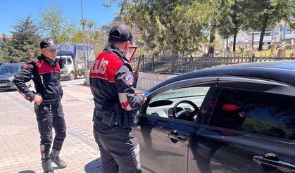 Mezarlıklarda Sıkı Güvenlik: 77 Kişi Sorgulandı