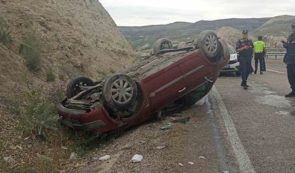 Malatya’dan yola çıkan otomobil Sivas’ta takla attı: 2 kişi ağır yaralı