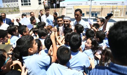 İlahileriyle Milyonlara Ulaşan Celal Karatüre Malatya'da Öğrencilerle Buluştu!