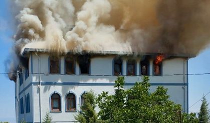 Malatya'da Medresede Yangın, 50 Kişi Tahliye Edildi!