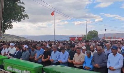 Arguvan'daki o kazadan geriye büyük acı kaldı: 3 kişilik aileye gözyaşlarıyla veda...