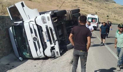 Malatya'da Seyir Halindeki Tır Devrildi! Ulaşım Bir Süre Kontrollü Sağlandı