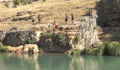 Gaziantep'te 42 Dereceyi Gören Sıcaklarda Gençlerin Serinleme Adresi Sıtma Pınar Çayı Oldu