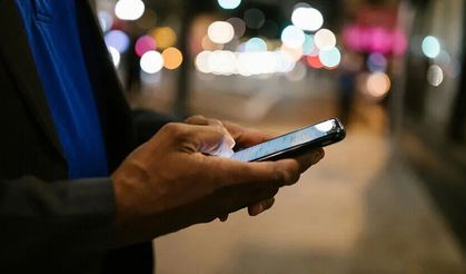 Telefonu Gece Boyu Şarjda Bırakıp Uyuyorsanız Dikkat! Bakın Neler Oluyor