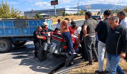 Malatya’da Havalimanı Yolunda Kaza: Beton Mikseri Traktöre Çarptı, 2 Yaralı