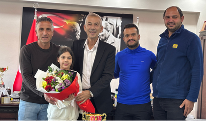 Arapgirli Genç Yüzücü Buğlem Aydın’dan Başkan Cömertoğlu’na Teşekkür