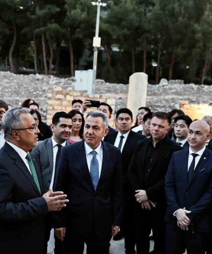 Dünyanın Gözü İzmir’de: THY’den Efes’te Turizm Çıkarması!