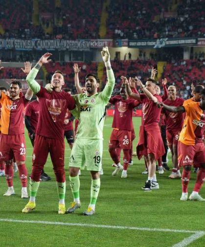 Fernando Muslera, Malatyalı futbolcunun  rekoruna ortak oldu